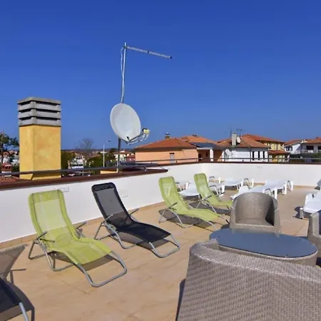 In Mit Kleinem Garten Apartamento Umag