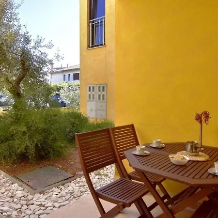 In Mit Kleinem Garten Umag
